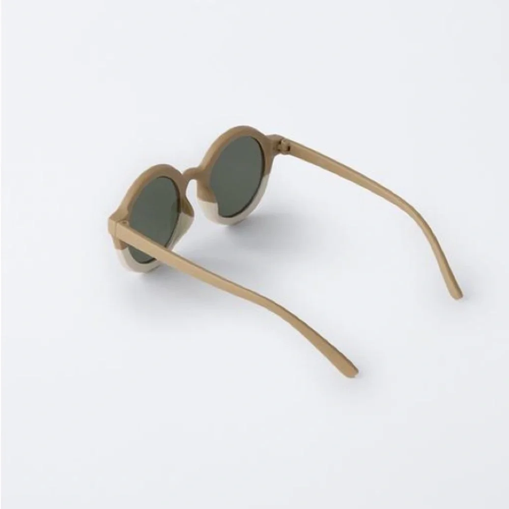 NWT. Zara Kids Ecru/Beige Round Sunglasses with a Resin Frame. Size 10 -14.